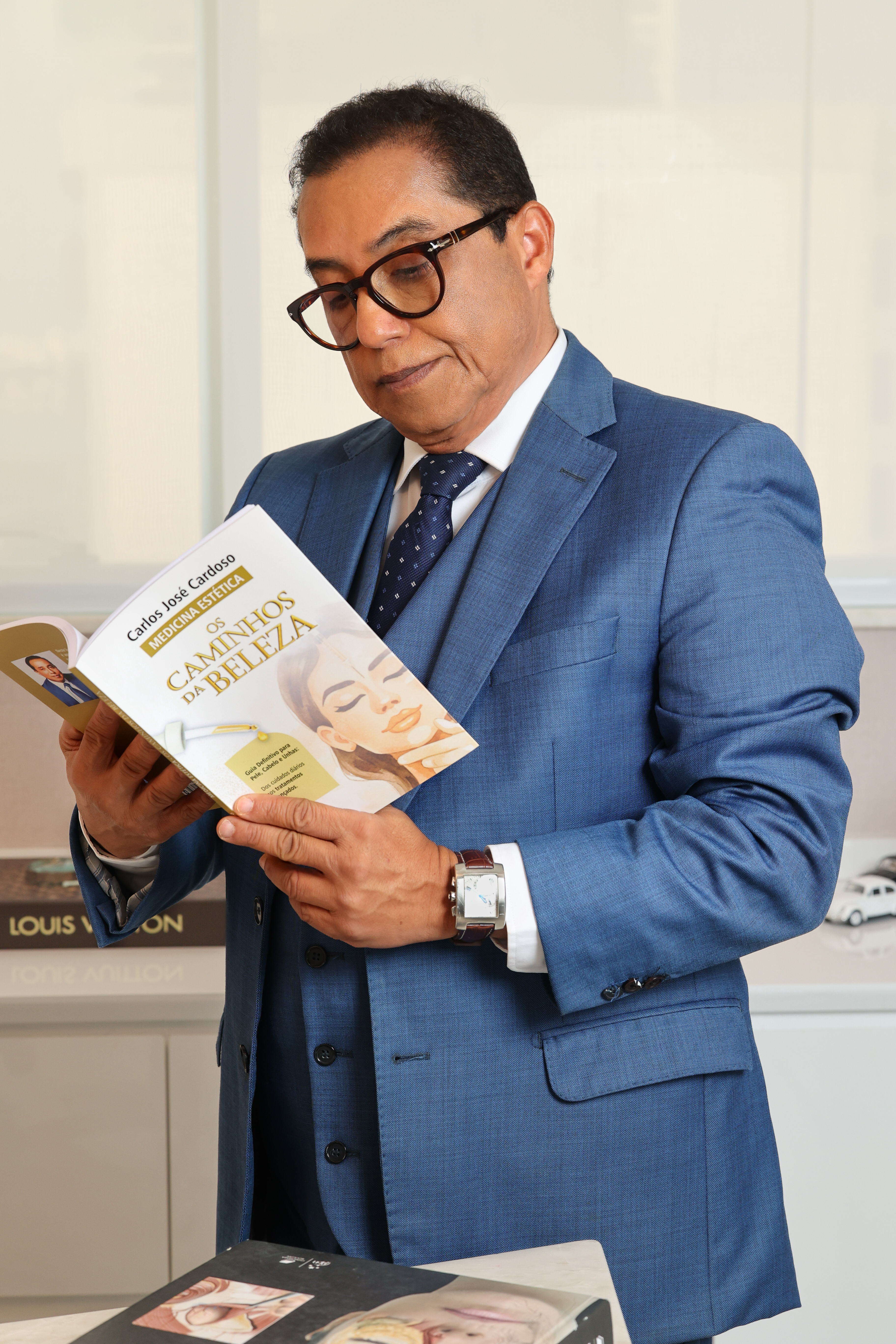 Dr. Carlos José Cardoso em centro cirúrgico